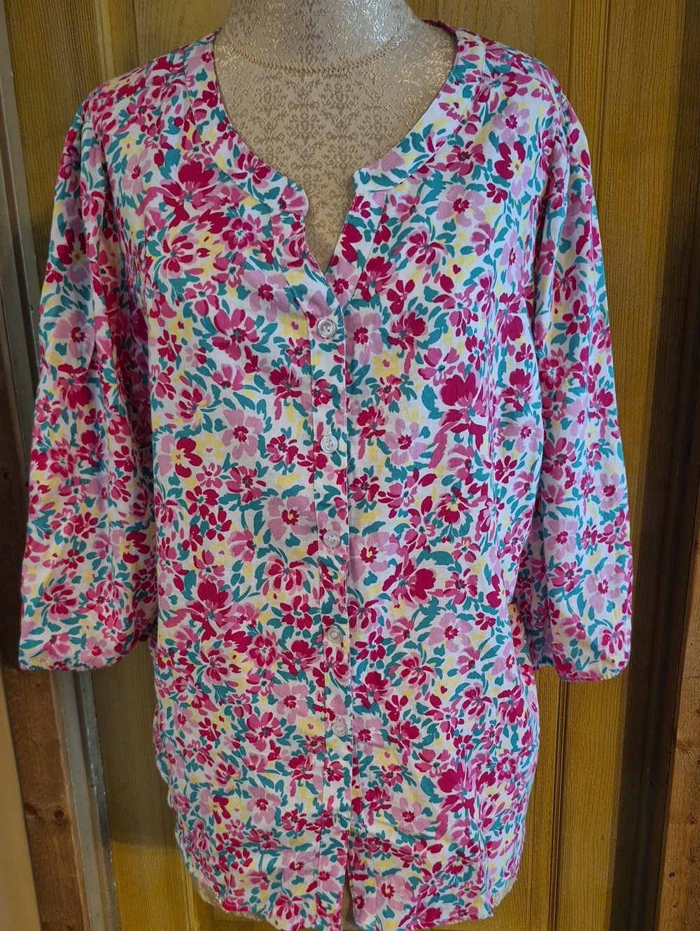Coral Bay Woman Linen Blend Button Up Top Size 1X Floral Pattern Vibrant Colors